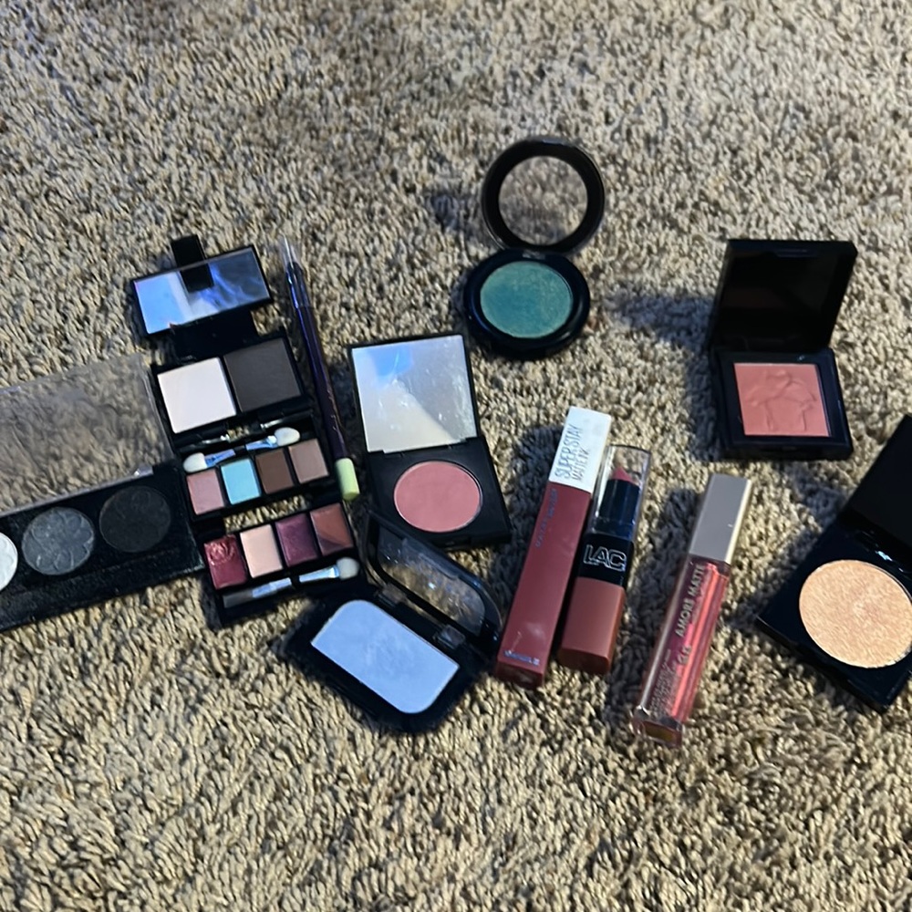 a big set of makeup!